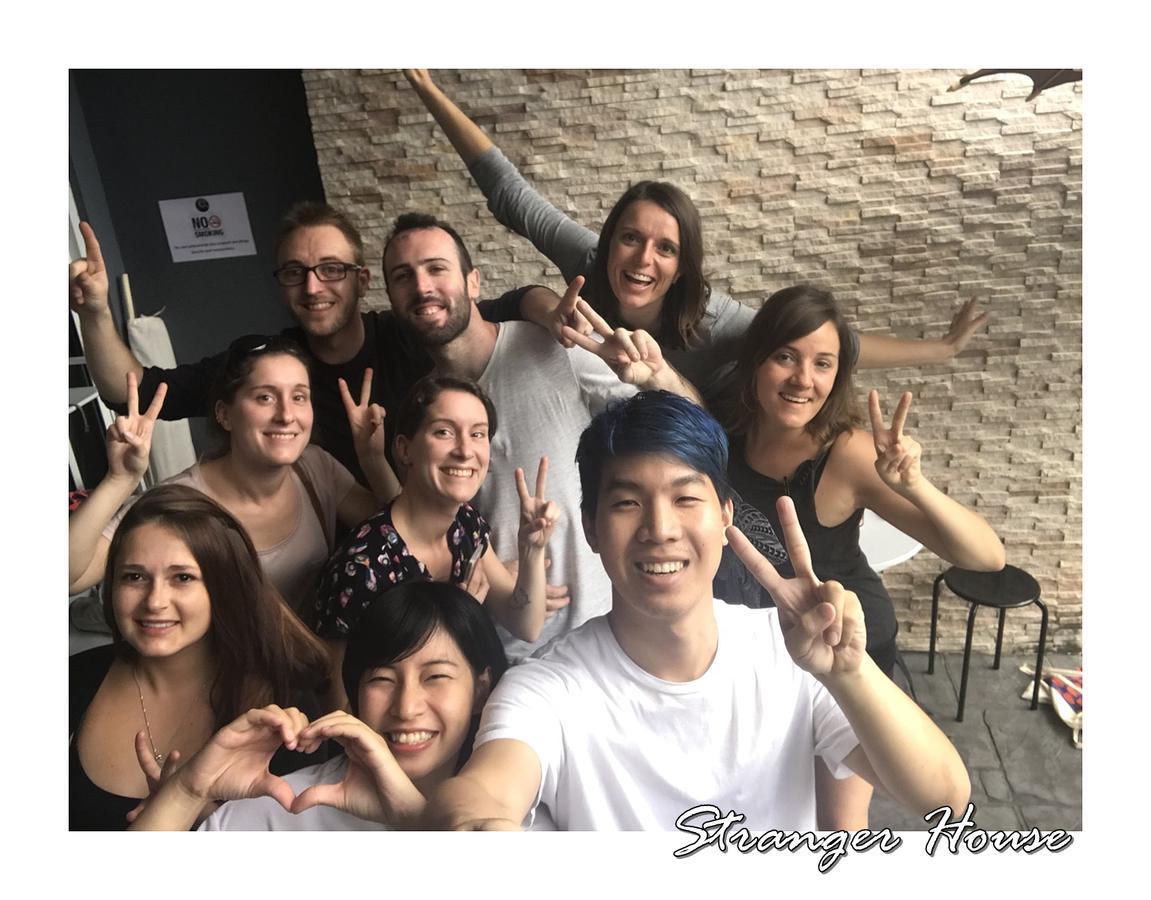 Stranger House Hostel Chiang Mai Bagian luar foto
