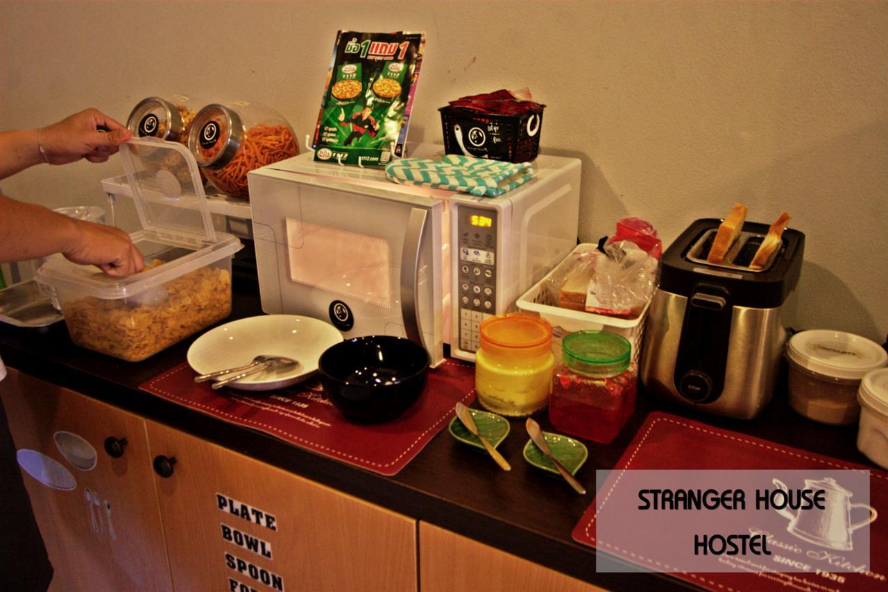 Stranger House Hostel Chiang Mai Bagian luar foto