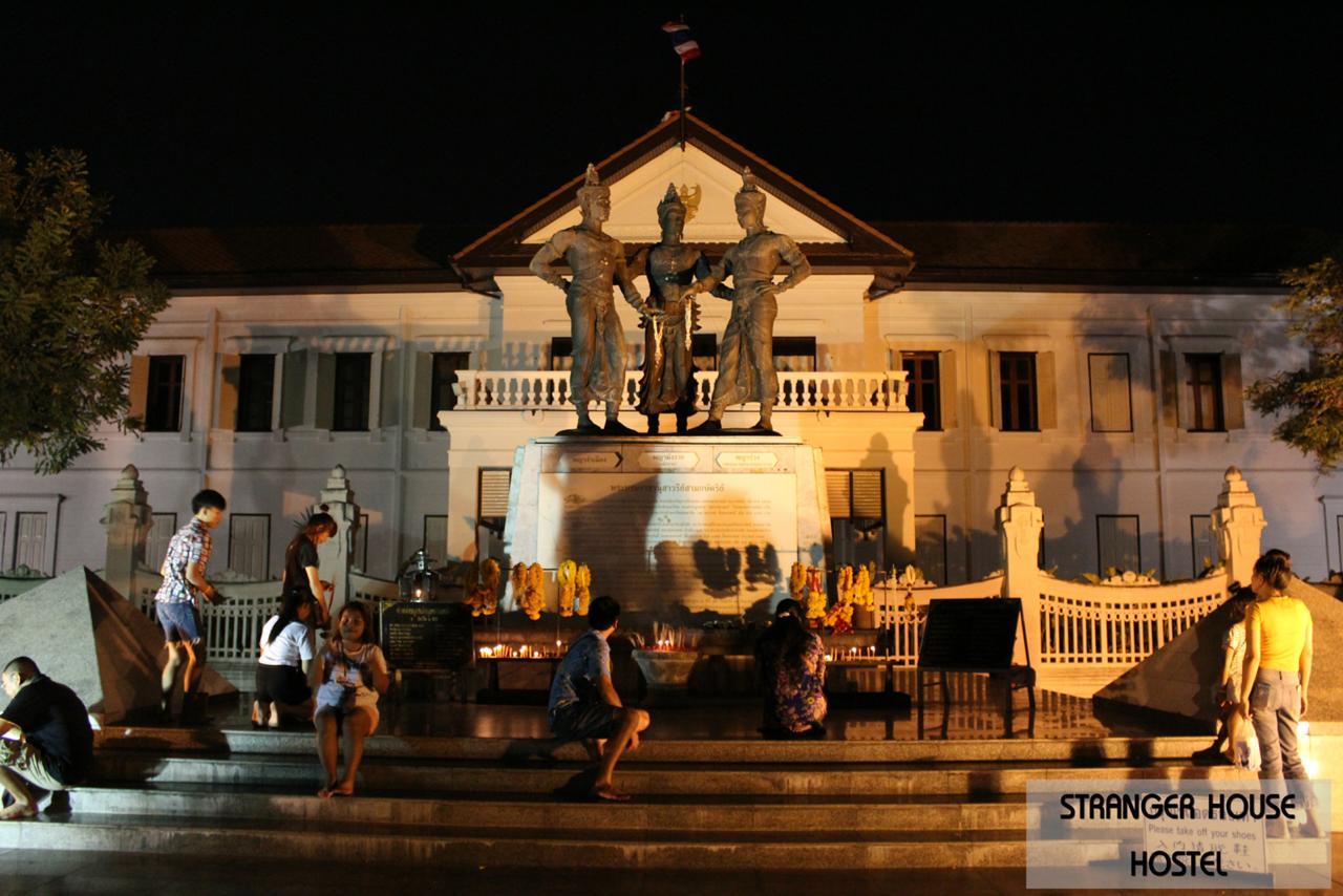 Stranger House Hostel Chiang Mai Bagian luar foto