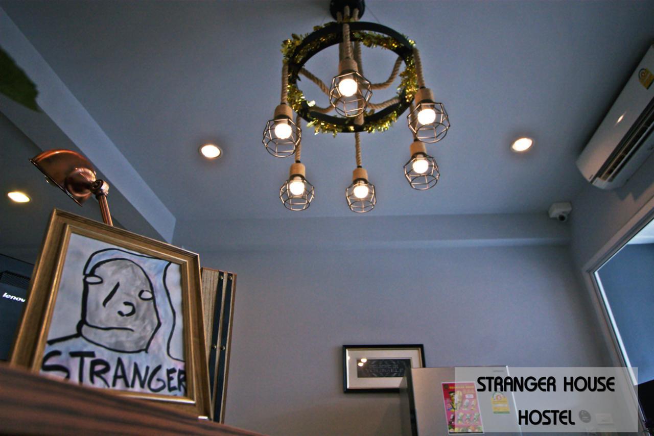 Stranger House Hostel Chiang Mai Bagian luar foto