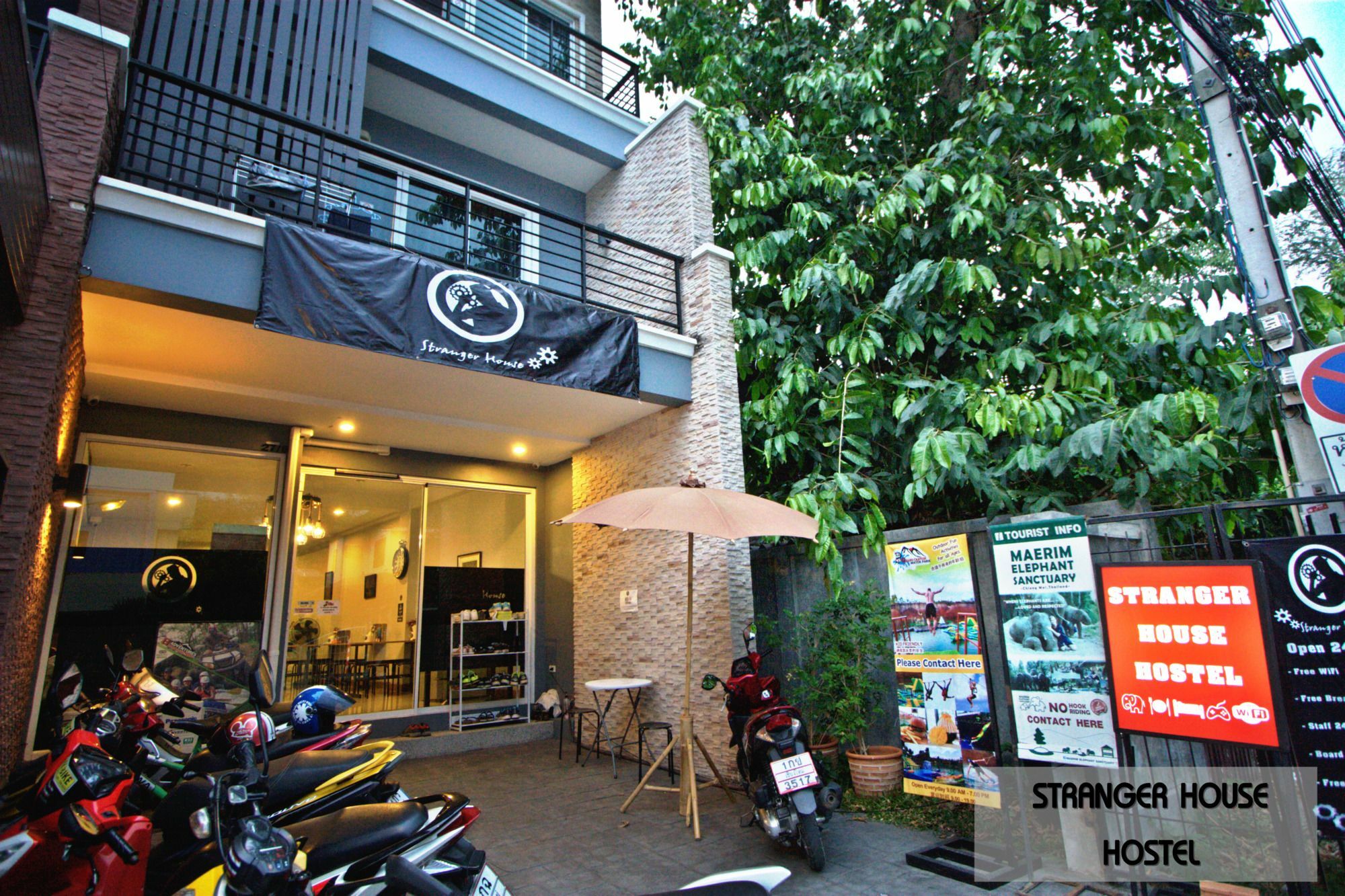 Stranger House Hostel Chiang Mai Bagian luar foto