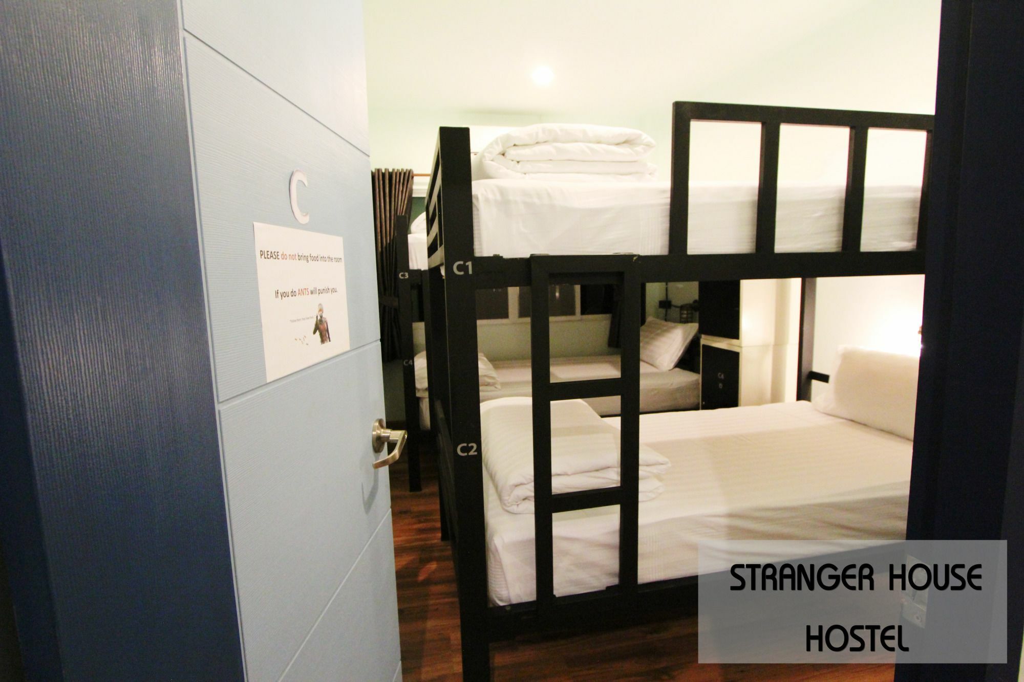 Stranger House Hostel Chiang Mai Bagian luar foto