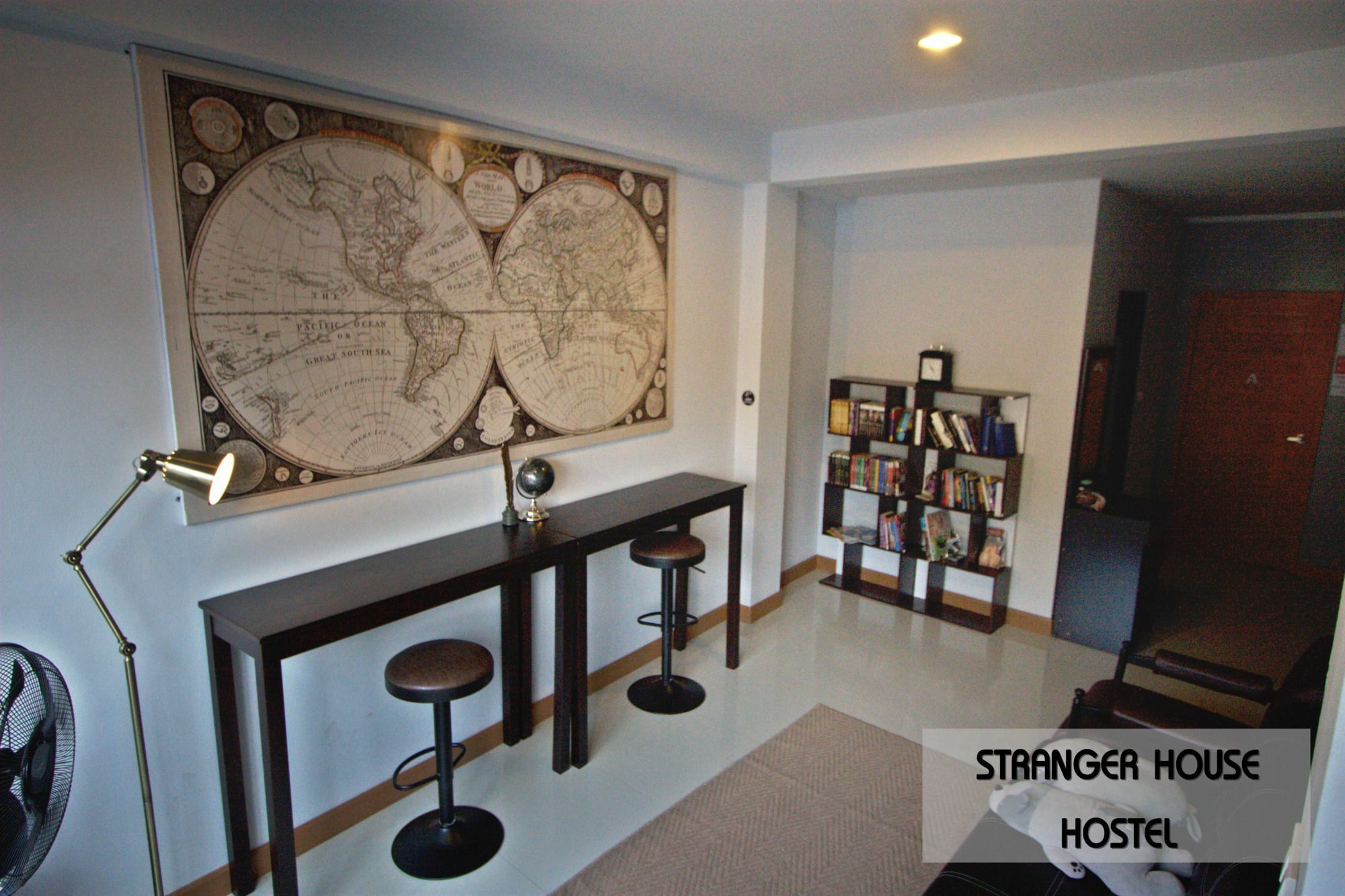 Stranger House Hostel Chiang Mai Bagian luar foto