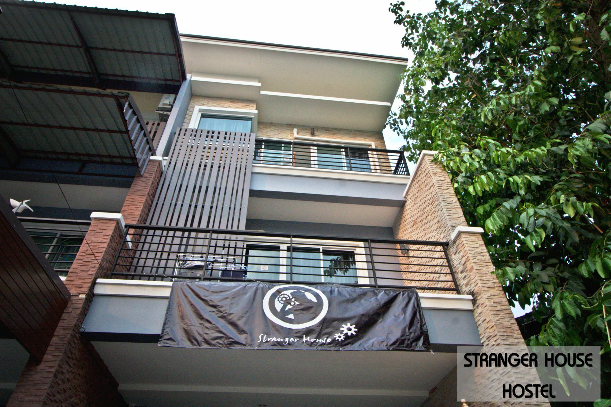 Stranger House Hostel Chiang Mai Bagian luar foto